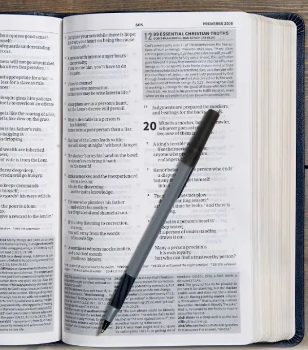 CSB Everyday Study Bible, Navy Cross LeatherTouch